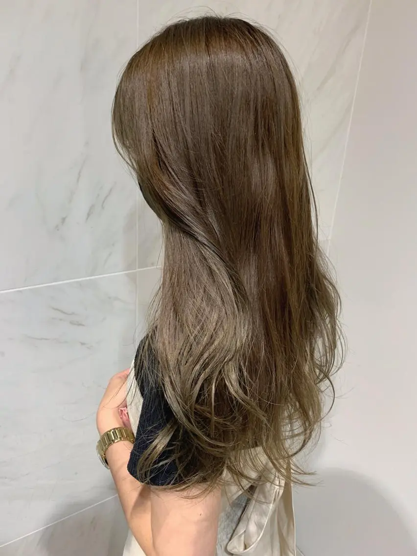 セミロング カラー ベージュカラー ブリーチ 透明感カラー ブリーチなしカラー オリーブベージュ チバ タクミのヘアスタイル