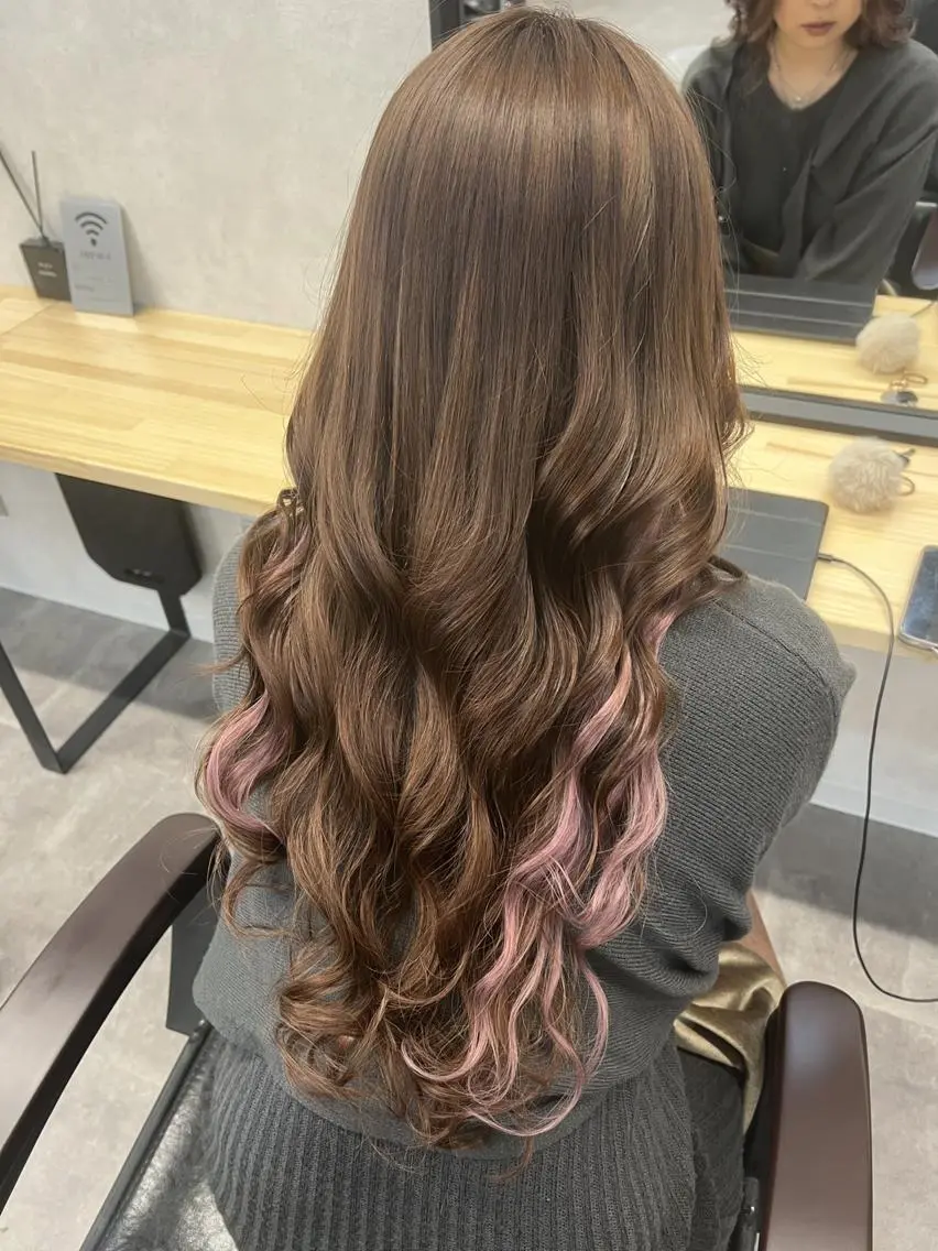 ロング カラー ヘアアレンジ シール、 羽エクステのヘアスタイル