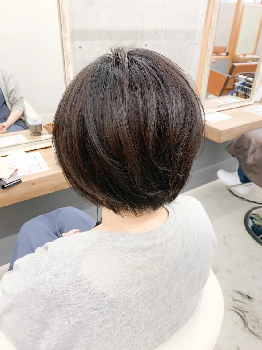 ショート 切りっぱなしボブ 前下がりボブ ショートボブ アッシュ ボブ カット ヘアカラー トリートメント 角床直哉 カラーカットNO 1のヘアスタイル