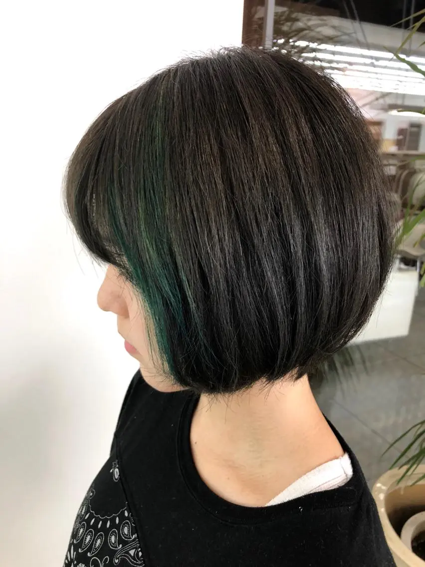 ショート カラー デザインカラー カット 縮毛矯正 岩崎 裕司のヘアスタイル