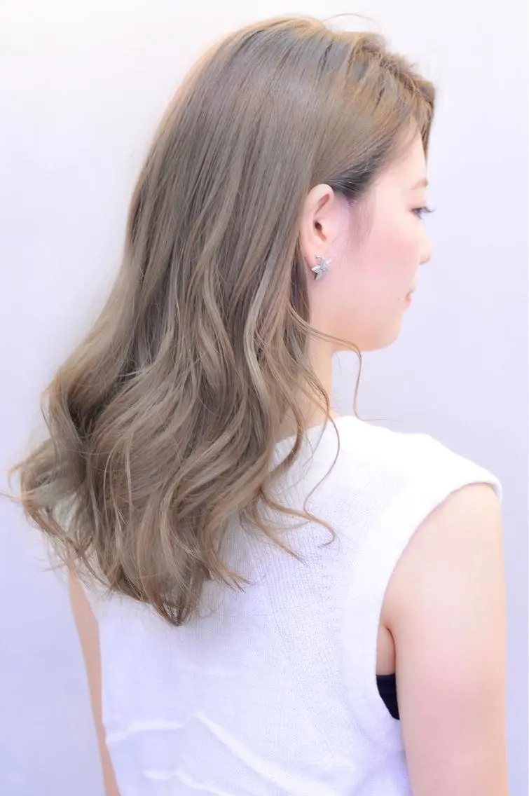 セミロング カラー ブリーチ 透明感カラー グレージュ ハイライトカラー 外国人風カラー 中田 敏明のヘアスタイル