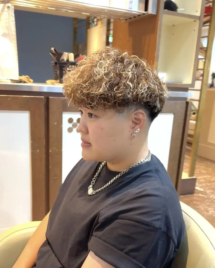 ショート カット ヘアカラー パーマ 坂梨 健斗のヘアスタイル
