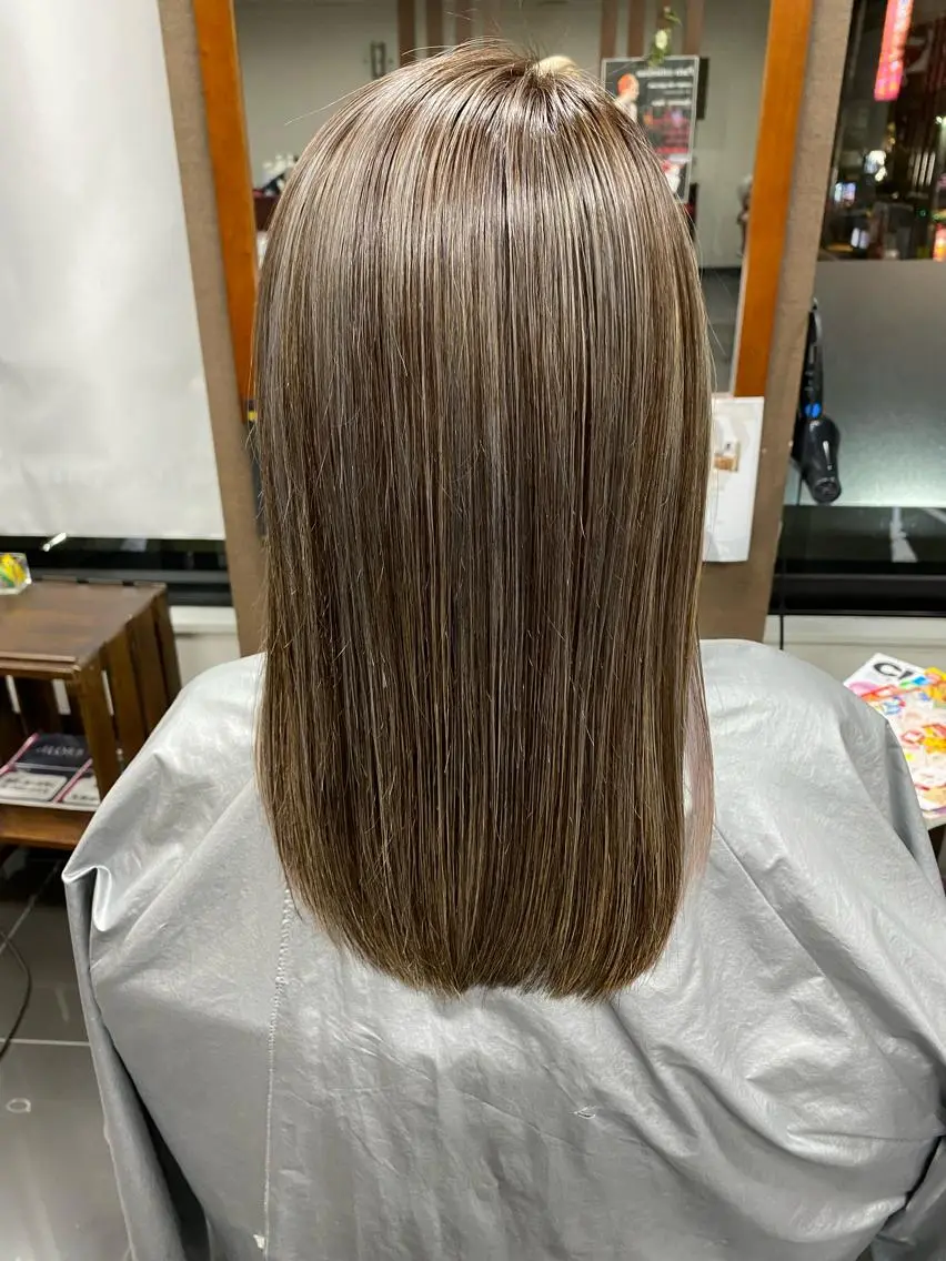 セミロング ハイライト&ブリーチ 💇🏼‍♀MAHOのヘアスタイル