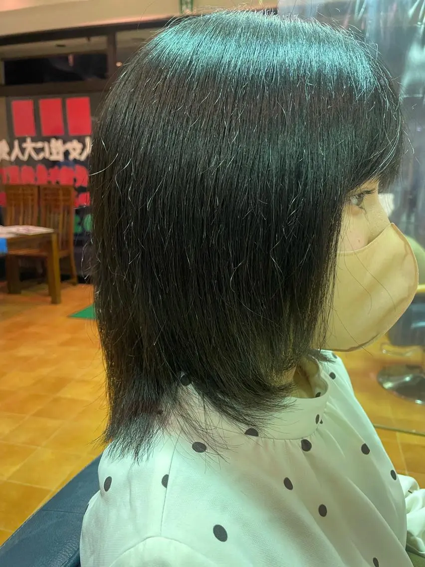 ミディアム 山口 彩海のヘアスタイル
