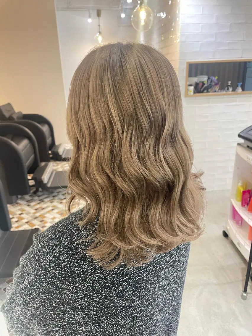 ミディアム カラー ヘアカラー トリートメント 平澤 萌香のヘアスタイル