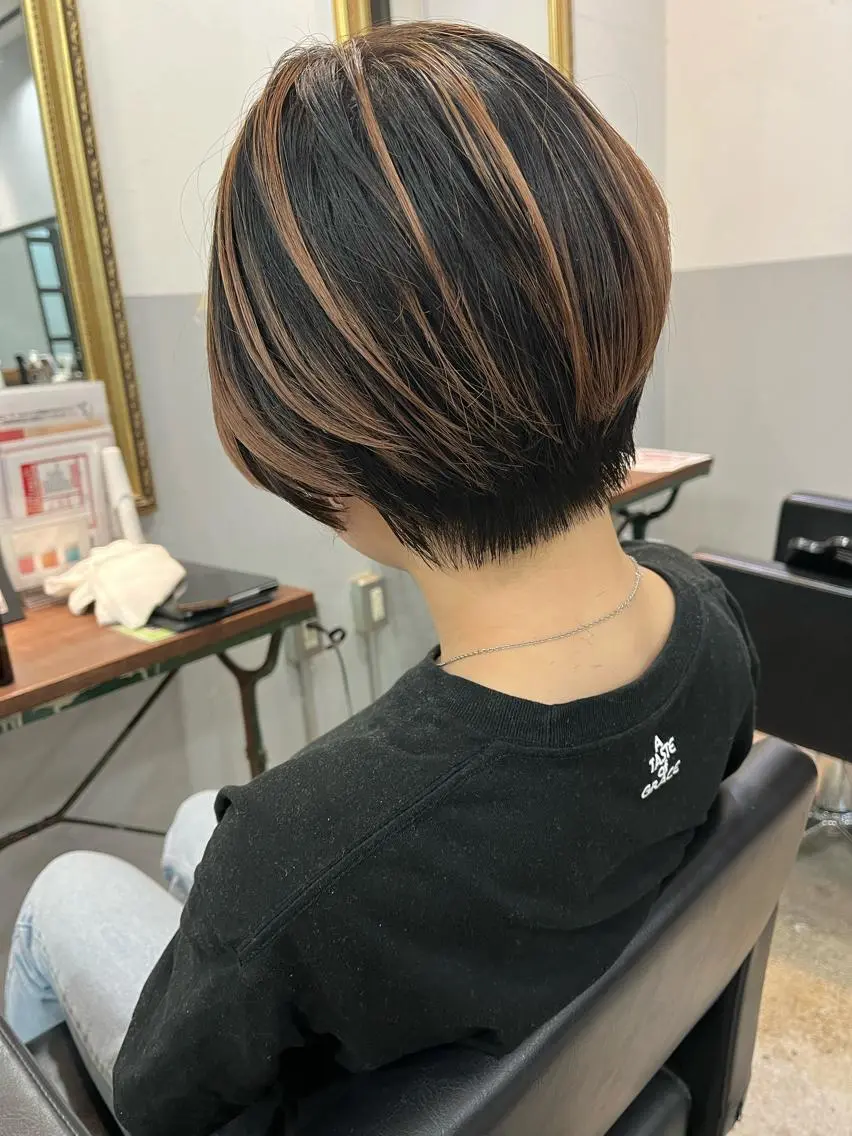 ショート カラー マツエク・マツパ バレイヤージュ レイヤーカット ショートヘア カット ヘアカラー トリートメント 東 寛道のヘアスタイル