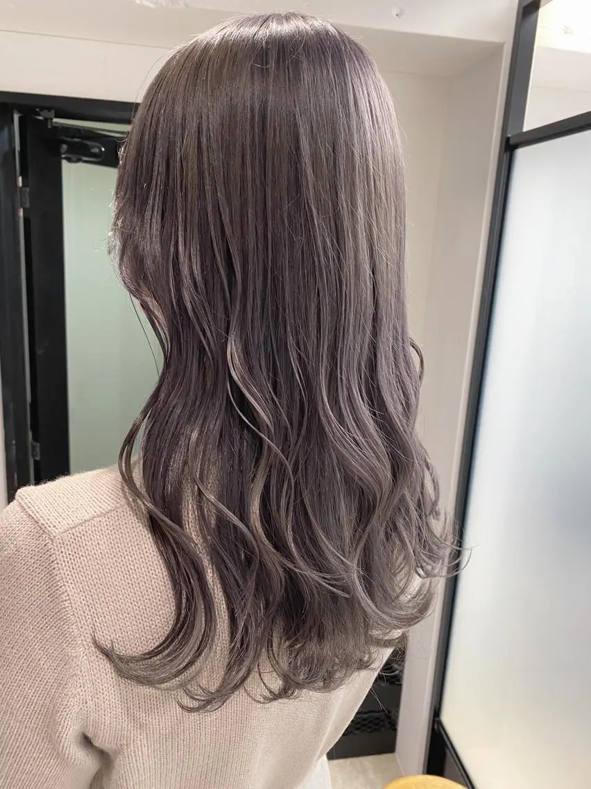 ロング カラー アッシュ ベージュカラー ブリーチ 透明感カラー ダブルカラー 前髪顔周りカット 沼田 拓斗のヘアスタイル