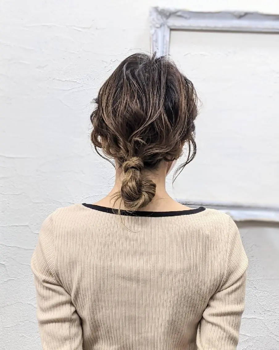 セミロング ヘアアレンジ お団子ヘア HIKARI＠ Ruheplatzのヘアスタイル