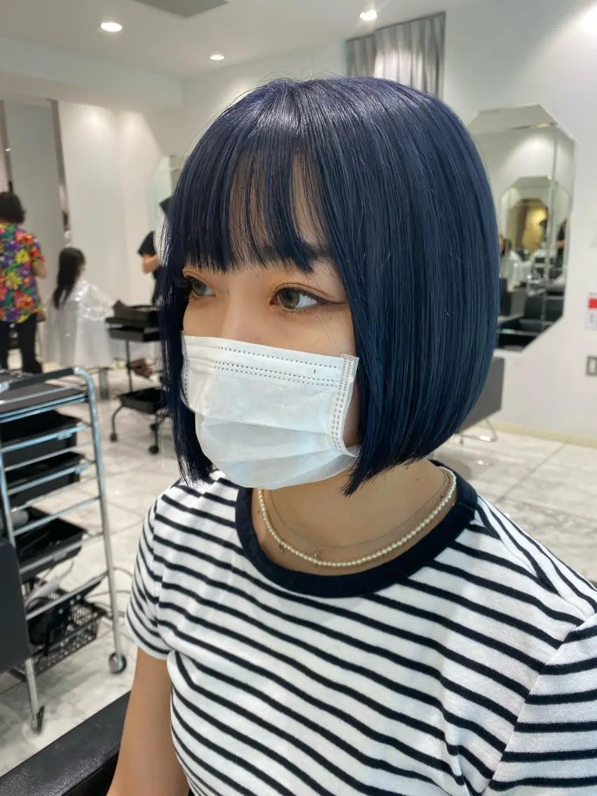 ショート カラー ブリーチ ブルーカラー ミディアムレイヤー 添田晃基のヘアスタイル