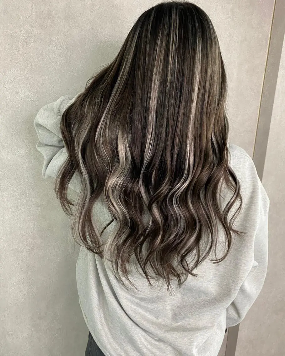 ロング ヘアアレンジ パーマ カラー シールエクステ アッシュ バレイヤージュ ベージュカラー ブリーチ シール、 羽エクステのヘアスタイル