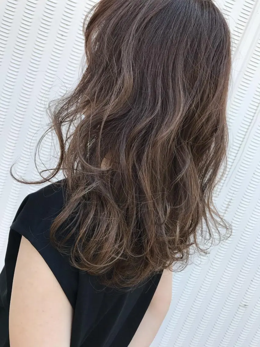 セミロング カラー ハイライトカラー ハイライト レイヤーカット Musiiik hairのヘアスタイル