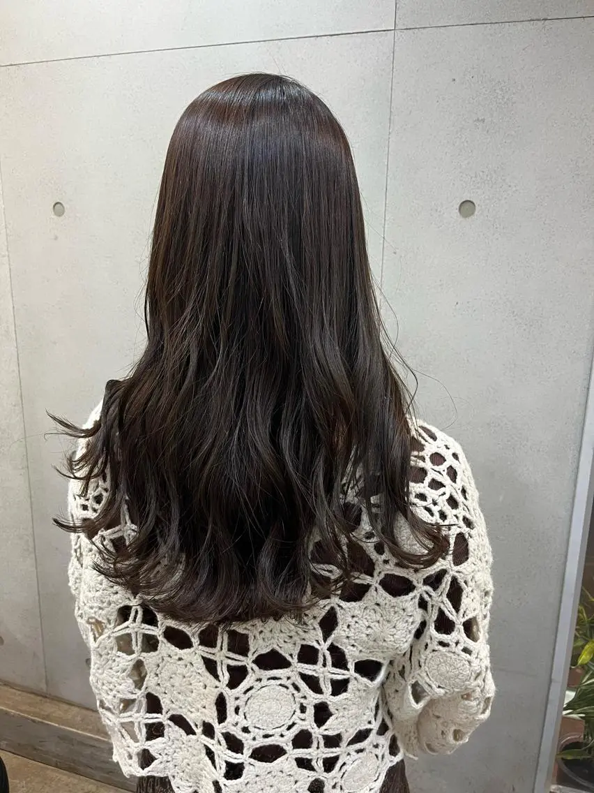 ロング アッシュ アッシュグレー アッシュグレージュ おせ ちさとのヘアスタイル