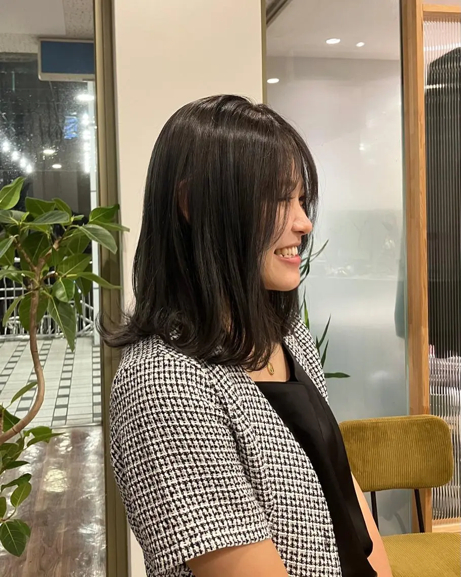 ミディアム アッシュ ハイライト 平松 里穗のヘアスタイル