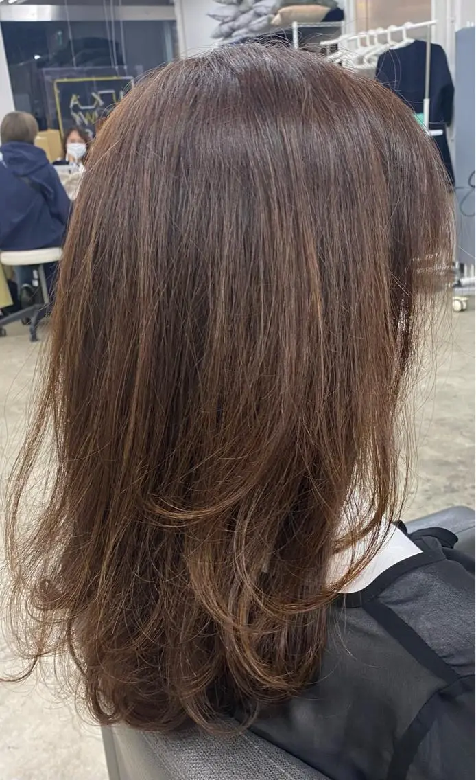 セミロング カラー uka 小林桜のヘアスタイル