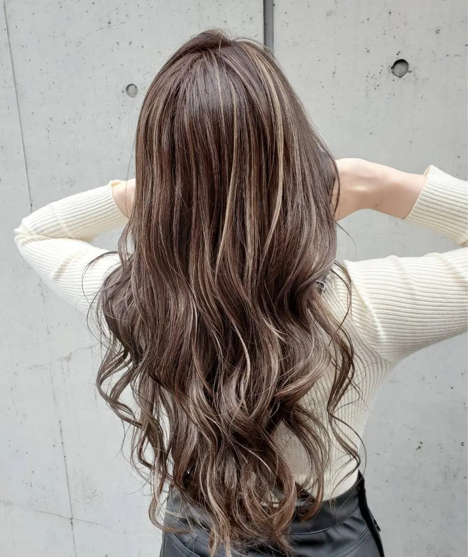 ロング ハイライト カット ヘアカラー 仲矢 あゆ美のヘアスタイル