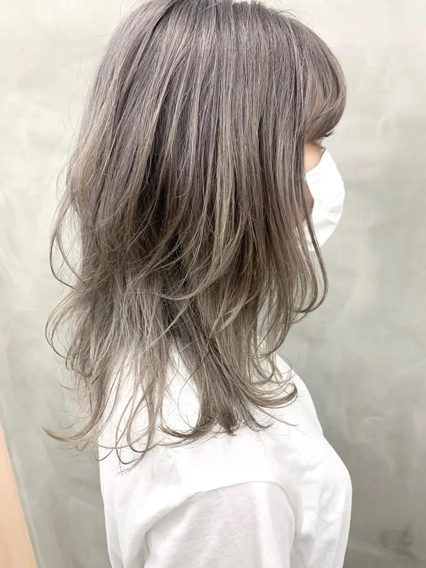 セミロング カラー ベージュカラー ホワイトベージュ 🐝 hachi🐝のヘアスタイル