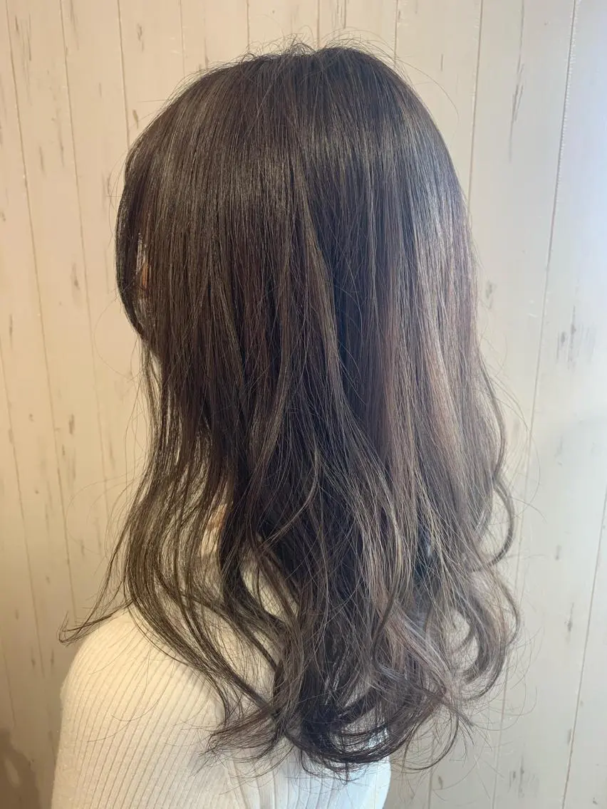ロング カラー グレージュ 工藤 萌香のヘアスタイル