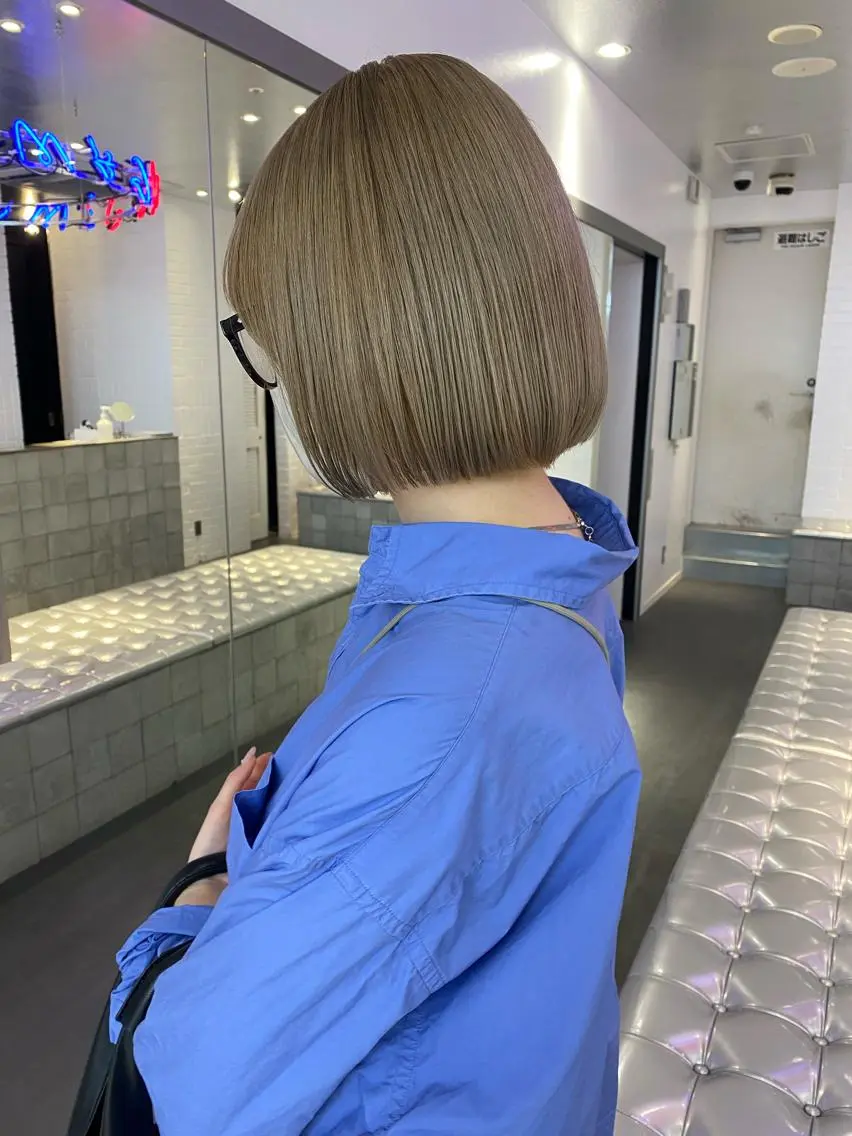 ミディアム パーマ ヘアアレンジ ヘアカラー トリートメント 🎨ハイトーン/ 切りっぱなし みつきのヘアスタイル