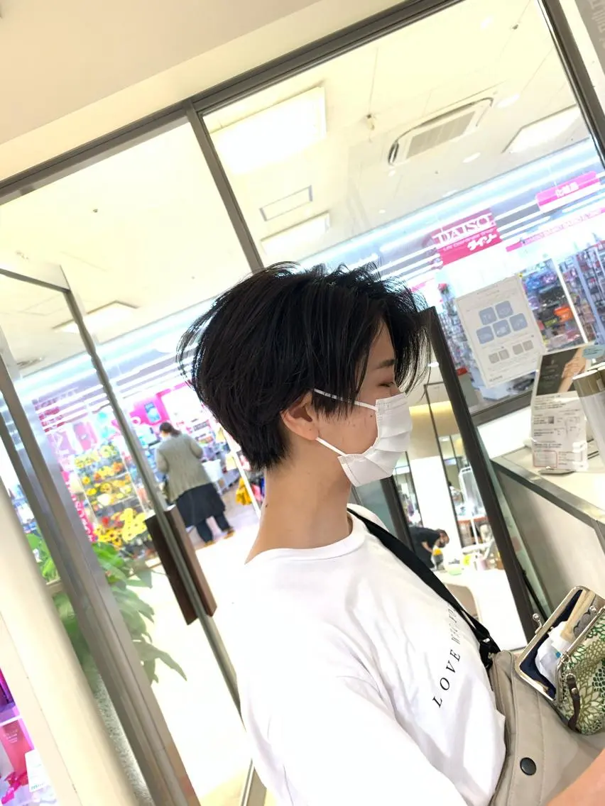 ショート カット MODEks eau 佐藤優志のヘアスタイル