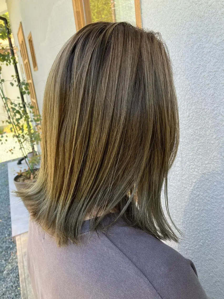セミロング ヘアカラー 鈴木 香哉子のヘアスタイル