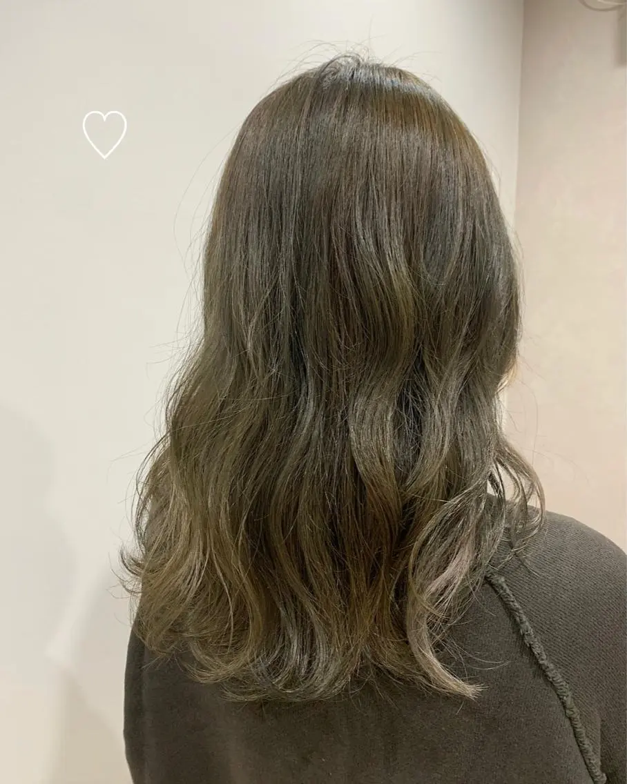 セミロング カラー 透明感カラー うえの ももねのヘアスタイル
