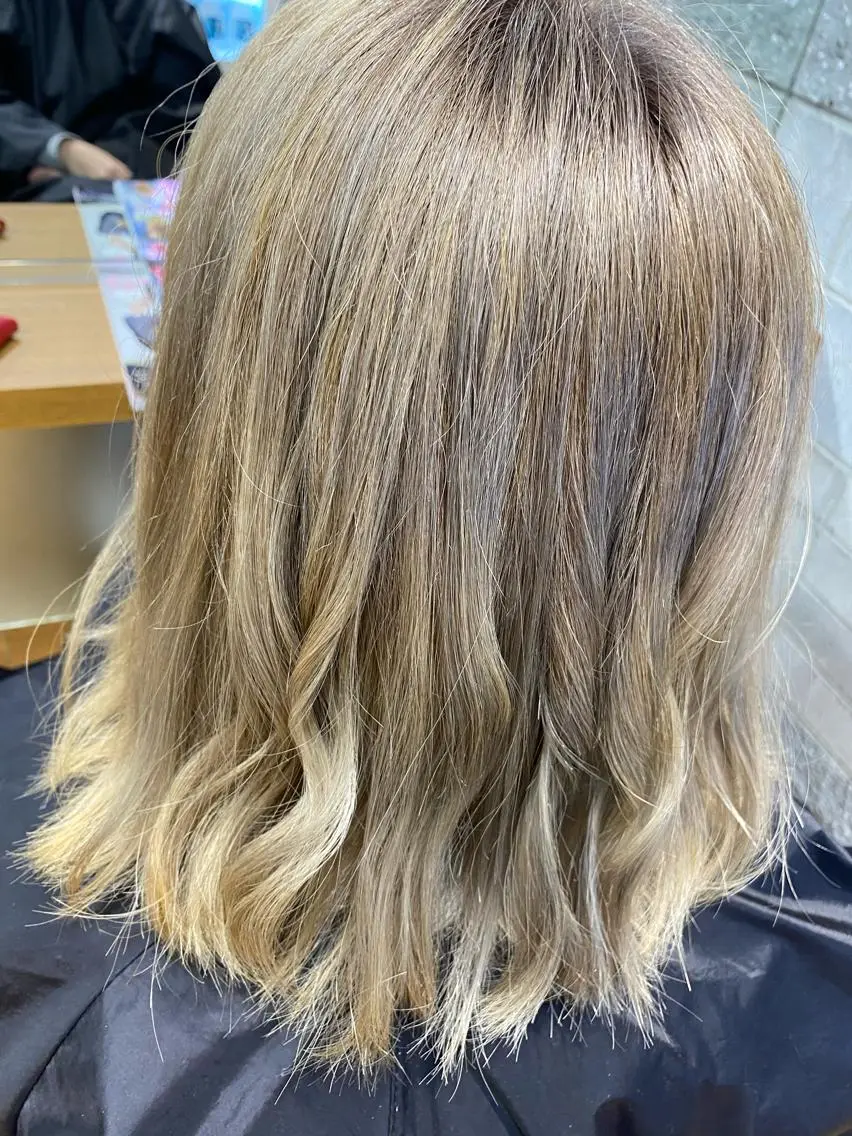 ロング カラー ヘアアレンジ ベージュカラー ミルクティーベージュ 久米 治仁のヘアスタイル
