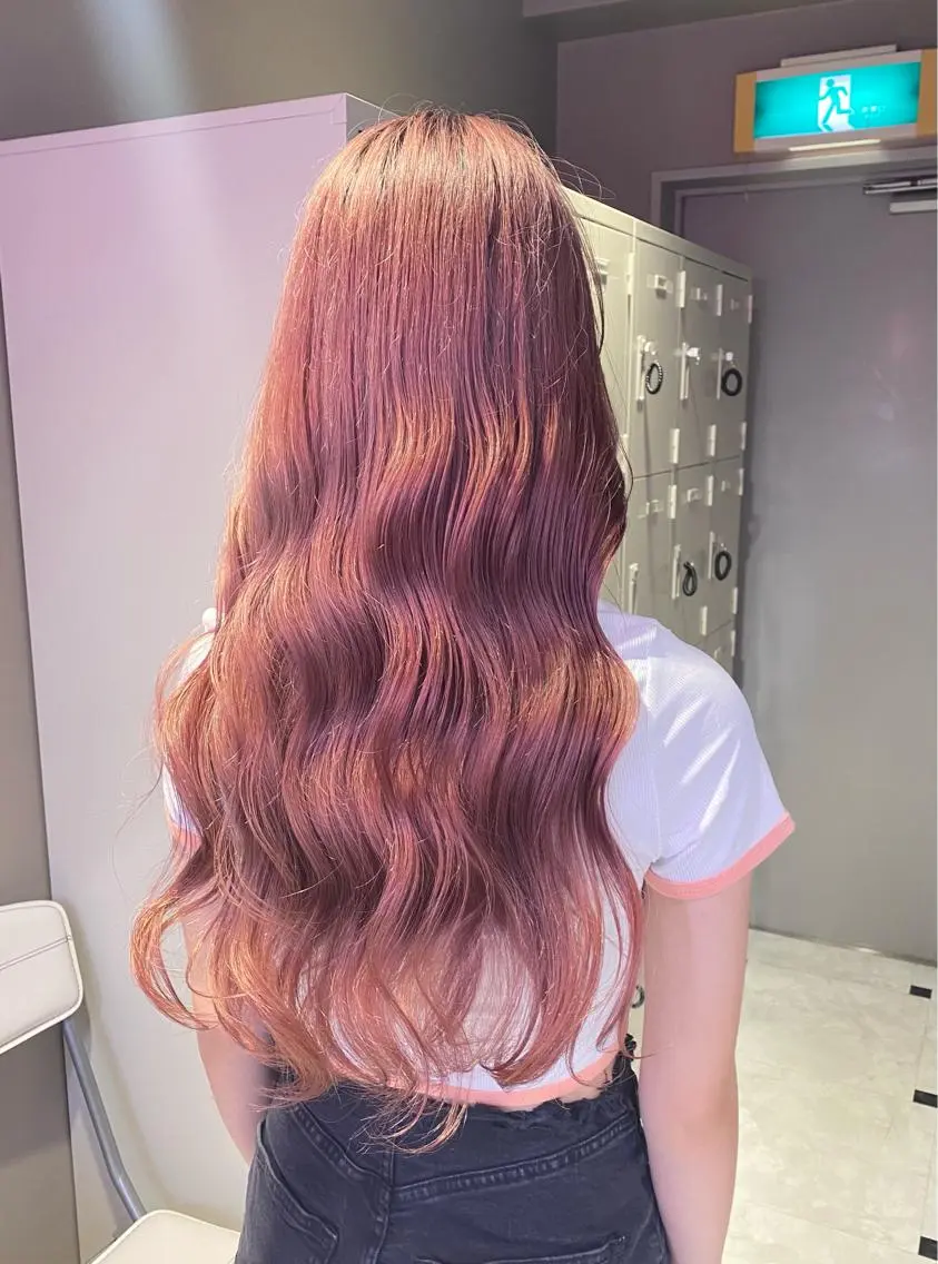 ロング カラー パーマ ヘアアレンジ メンズ キッズ ネイル マツエク・マツパ ベージュカラー 透明感カラー ラベンダーカラー ピンクカラー ピンクベージュ KANAMI 🌏のヘアスタイル