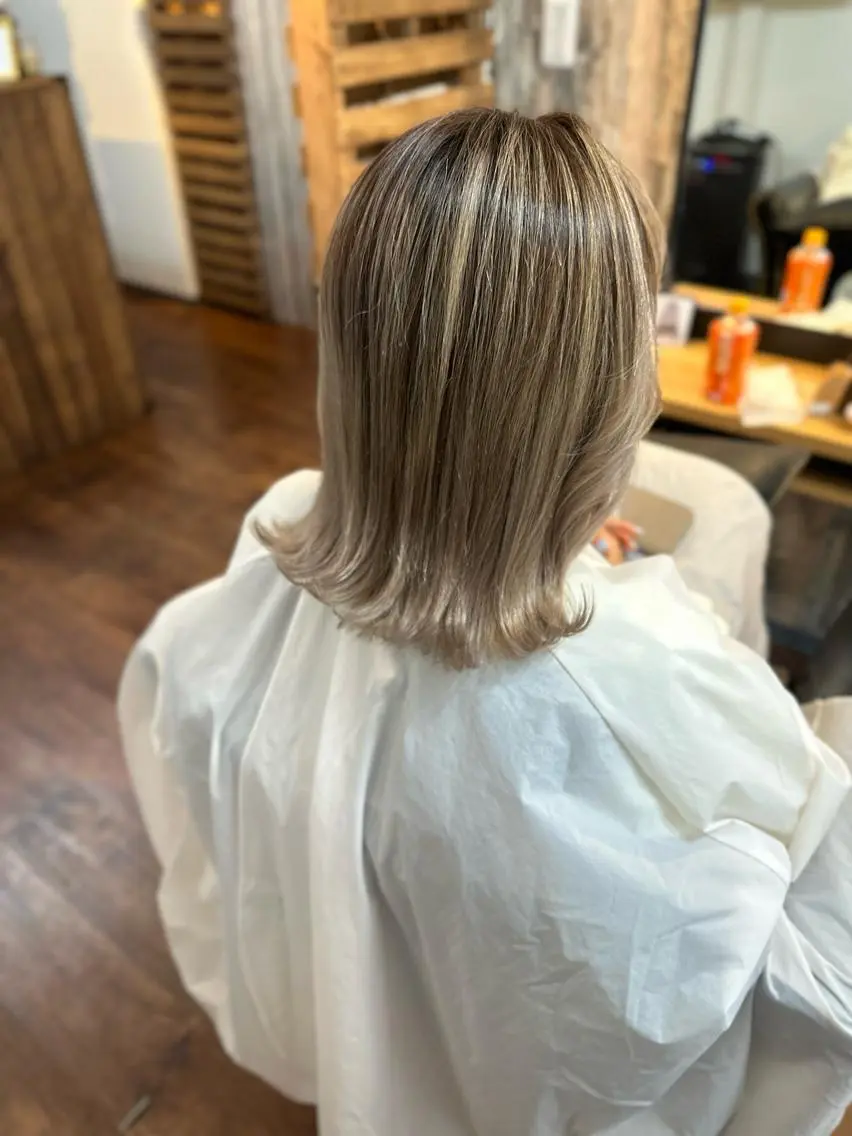ミディアム カラー トリートメント カット ヘアカラー トリートメント Luzir⭐︎ GEN⭐︎のヘアスタイル