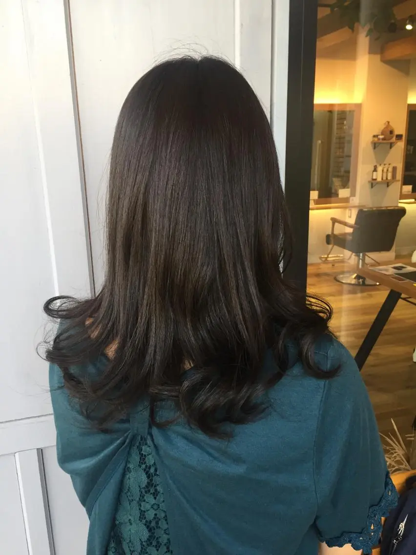 セミロング カラー アッシュ ツキダテ ユイのヘアスタイル
