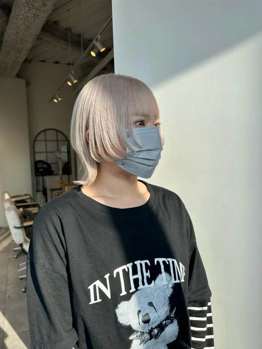ショート カラー ハイトーンカラー ボブ くびれヘア 顔まわりレイヤー 顔周りカット 大阪ウルフカット ハッシュカットのヘアスタイル