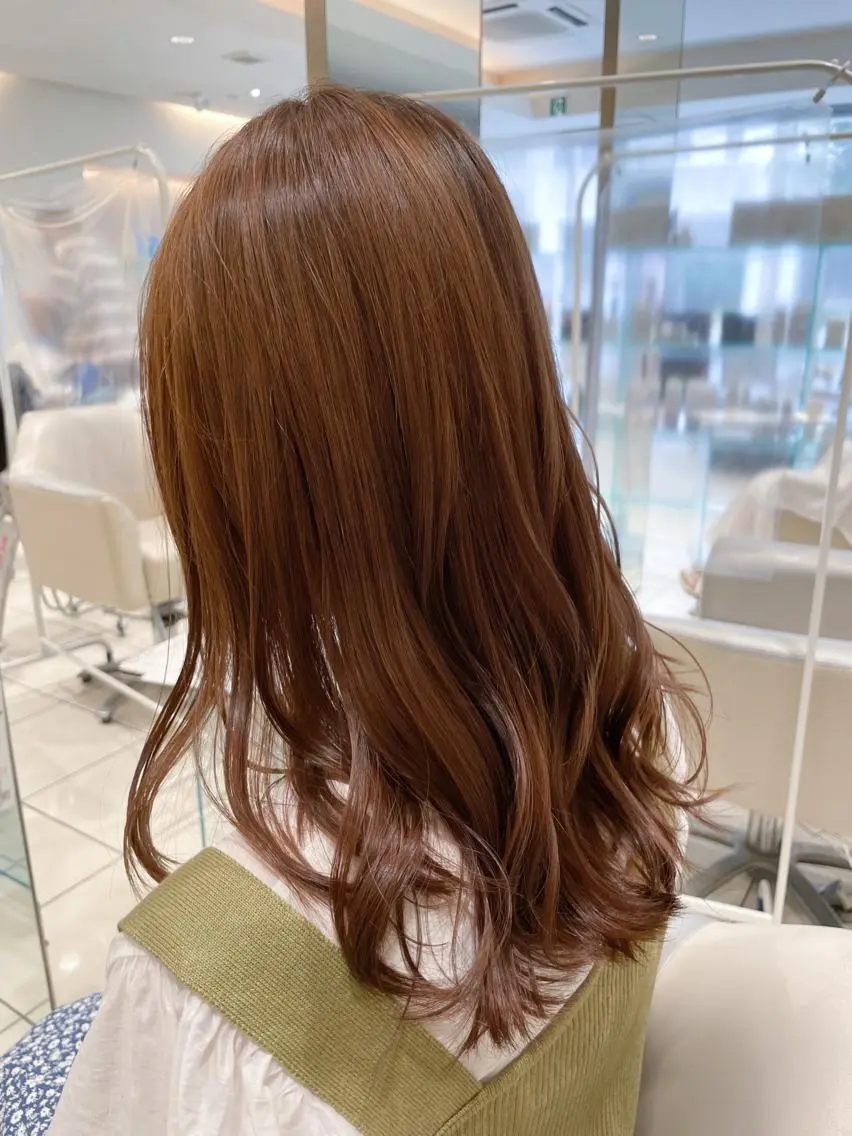 セミロング カラー ベージュカラー ブリーチ ブリーチなしカラー カット ヘアカラー . Chisaのヘアスタイル