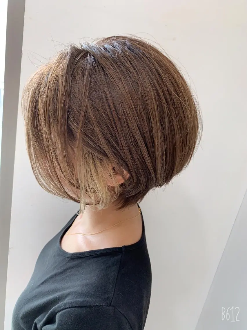 ショート カラー グレージュ ハイライトカラー ハイライト カット ヘアカラー トリートメント 白髪ぼかしハイライト 柳川拓哉のヘアスタイル