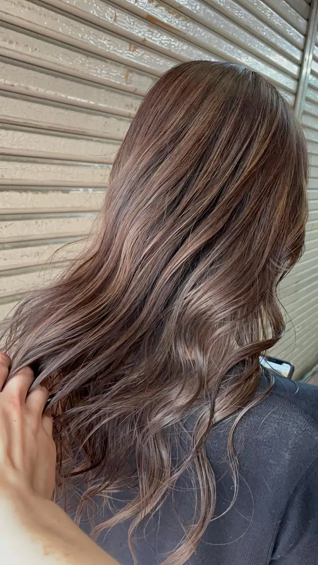 ロング カラー ハイライト 透明感カラー松本のヘアスタイル