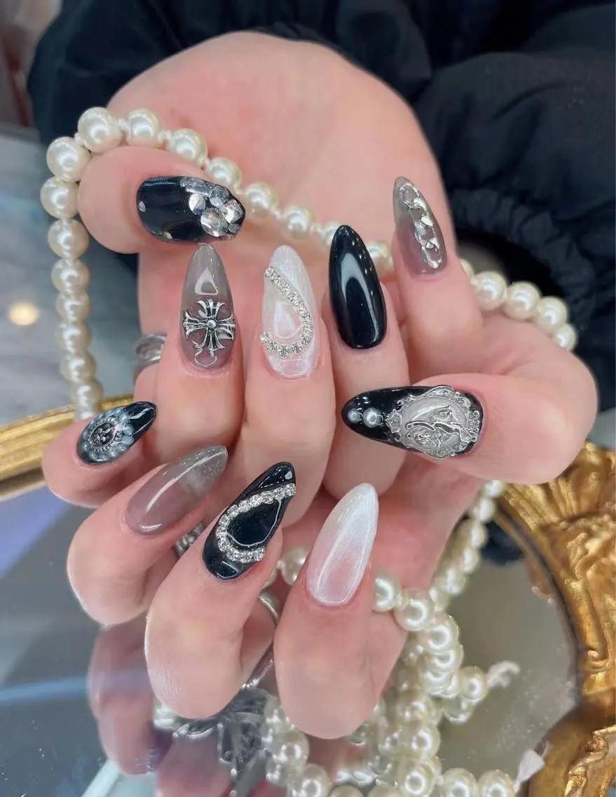 ネイル ハート シルバー ホワイト Babarla nailのネイルデザイン