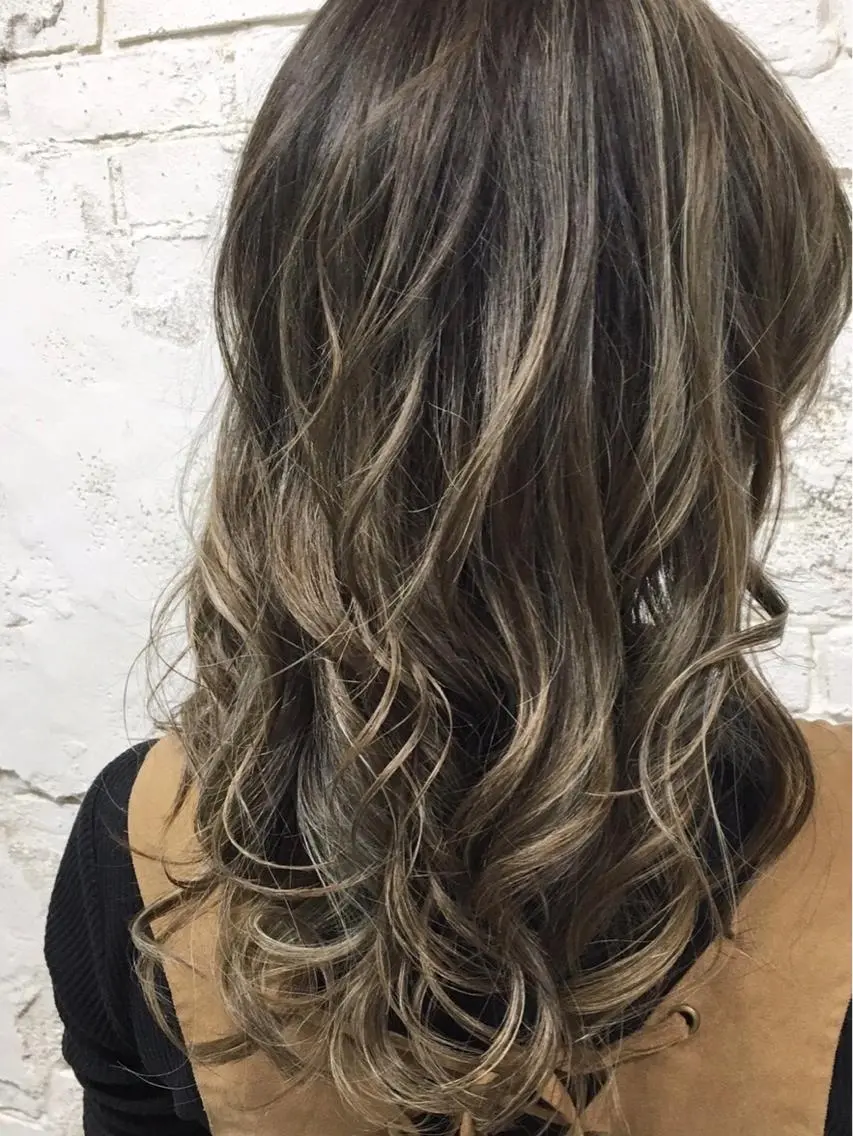 セミロング カラー アディクシーカラー バレイヤージュ ブリーチ ケアブリーチ ダブルカラー welring hair salonのヘアスタイル