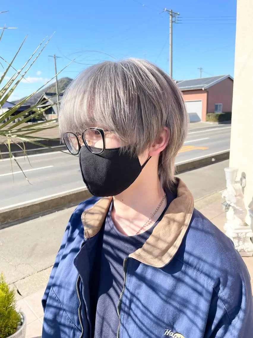 ショート カラー メンズ シルバー ホワイトシルバー ヘアカラー トリートメント ダメージレスブリーチ HIROSHIのヘアスタイル