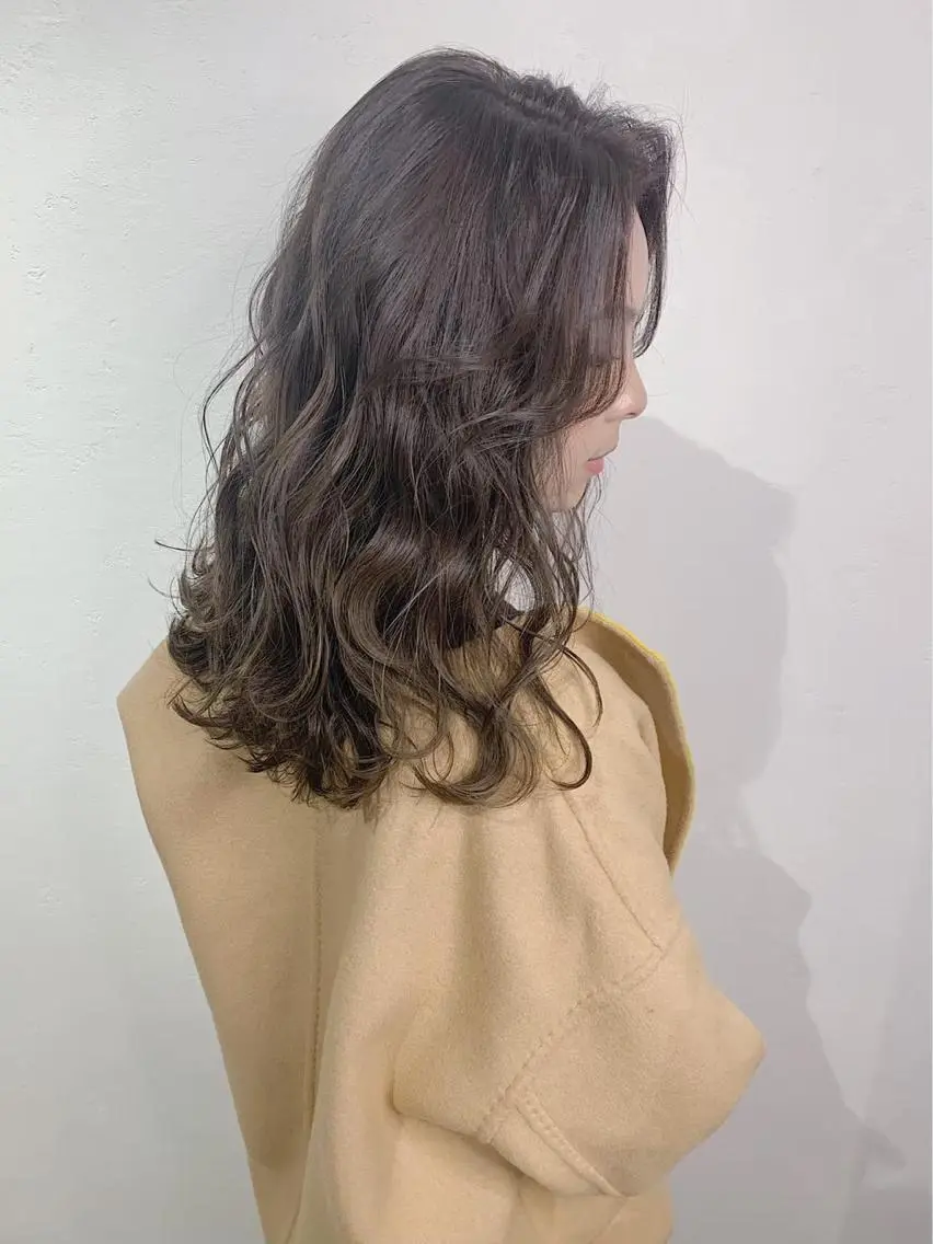 カラー アディクシーカラー 透明感カラー ⭐️韓国髪質改善× レイヤー⭐️亀山努のヘアスタイル