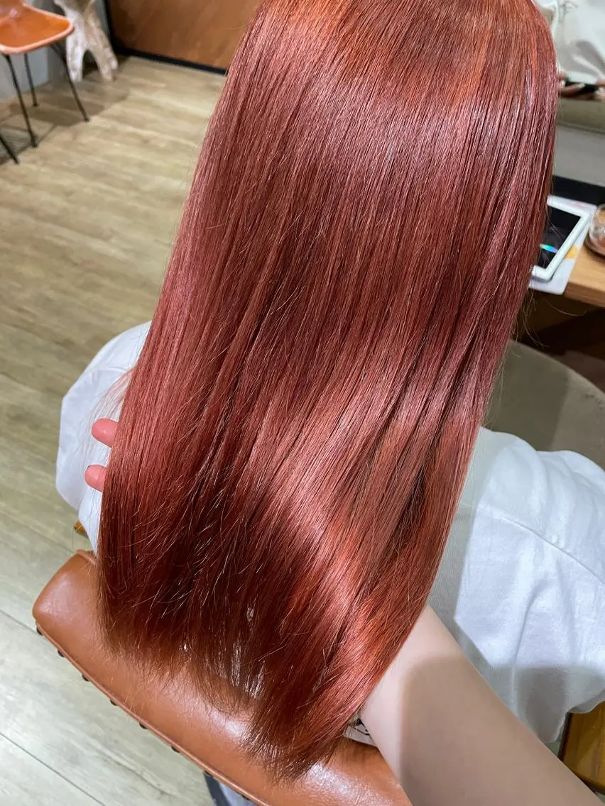 セミロング カラー ブリーチ オレンジ カジ エリナのヘアスタイル