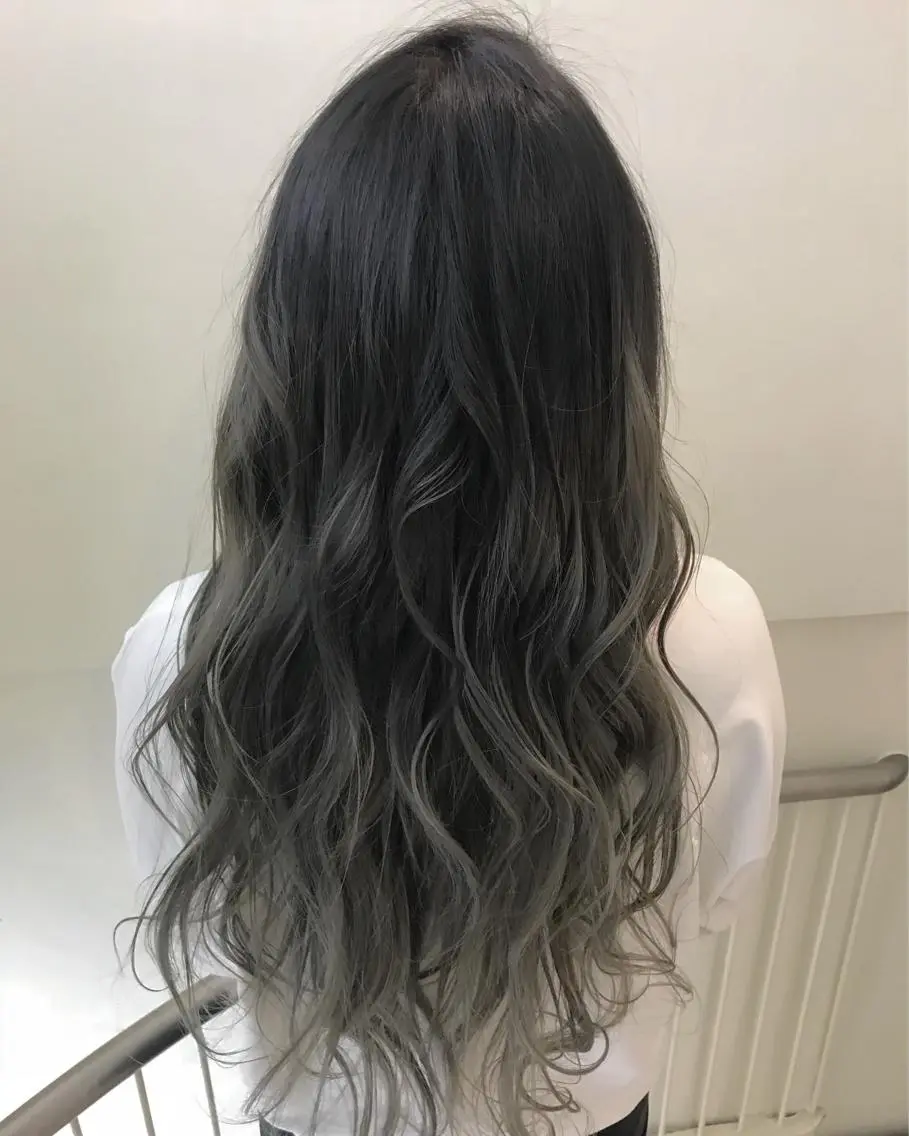 ミディアム カラー ブリーチ ウルフカット レイヤーカット上柿のヘアスタイル