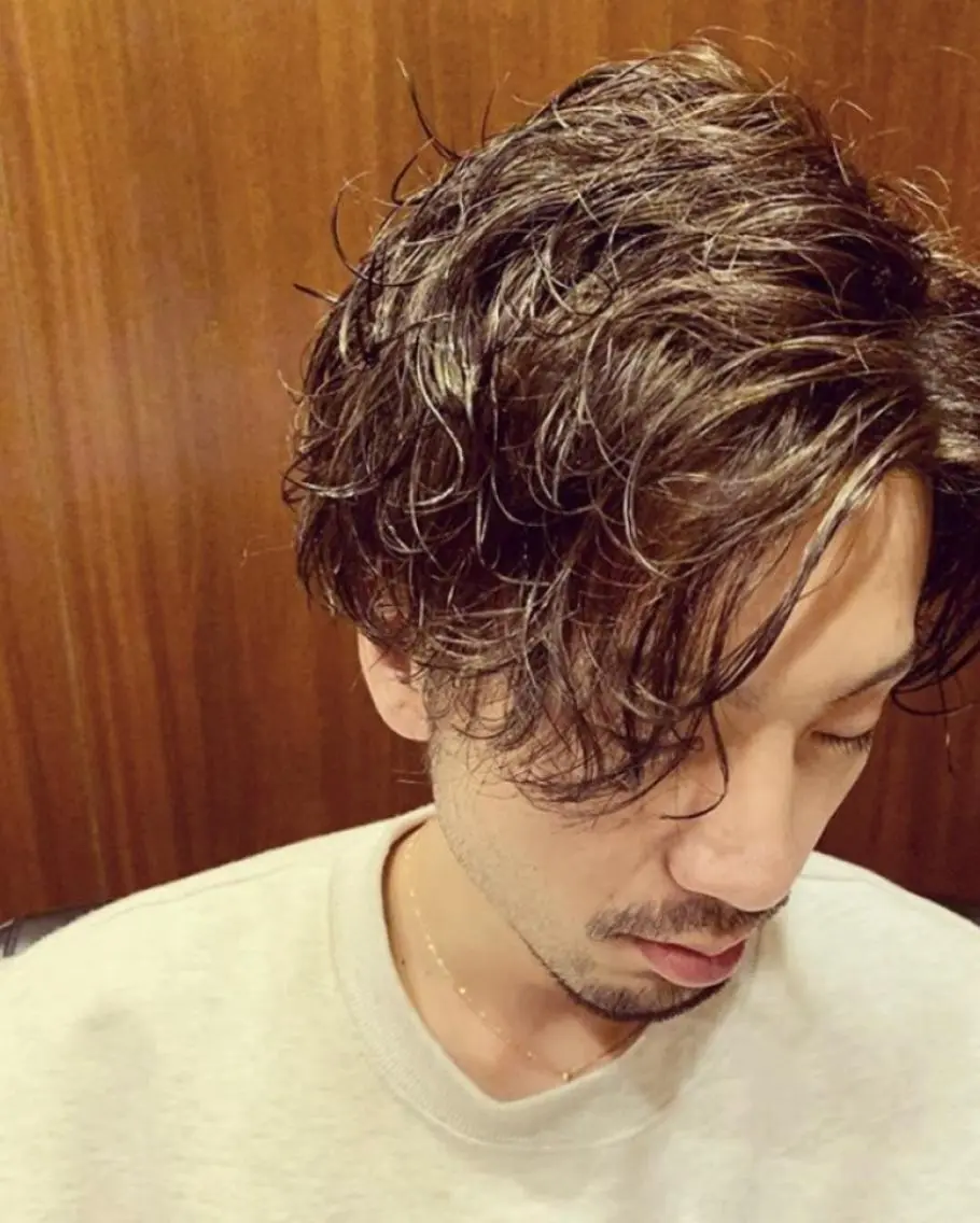 ミディアム パーマ ミディアムパーマ ツイストスパイラルパーマ スパイラルパーマ 木村 りきのヘアスタイル