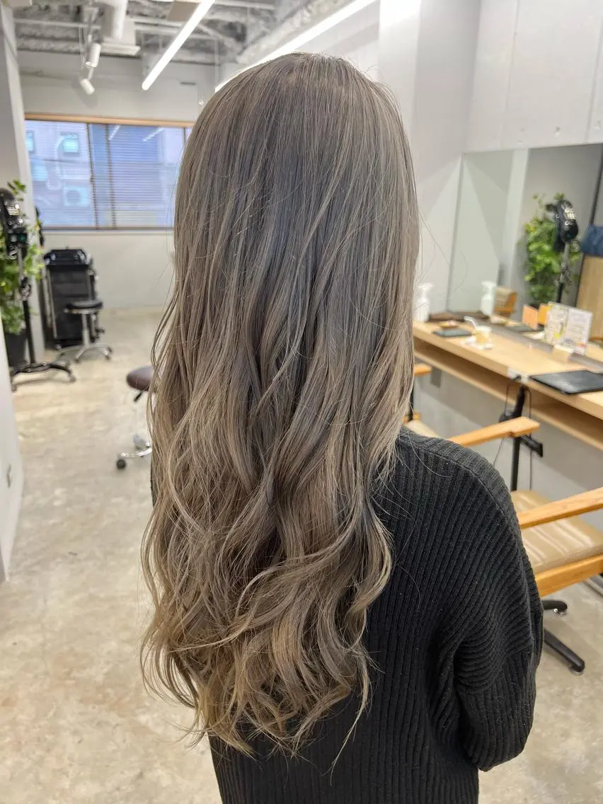 ロング カラー ベージュカラー ミルクティーベージュ 代表　YUKI ☆のヘアスタイル