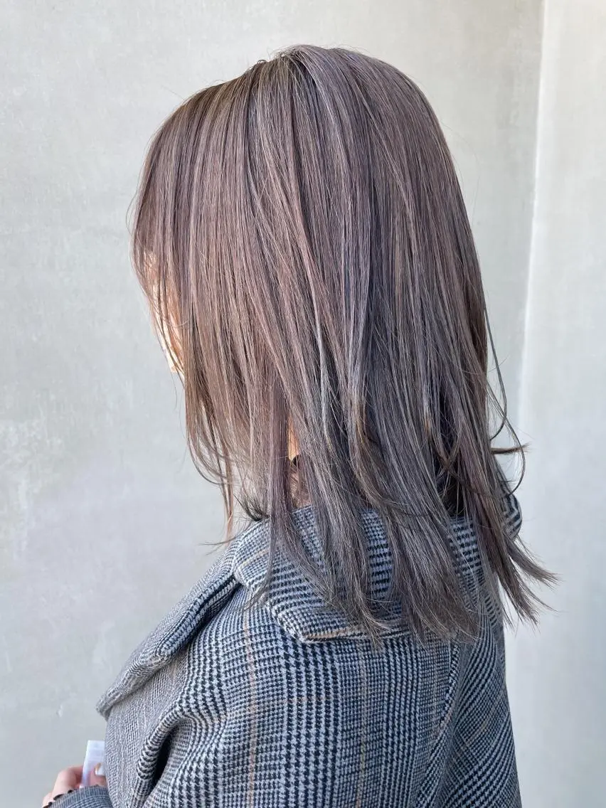 ミディアム カラー ハイライトカラー ハイライト cyan sayaのヘアスタイル