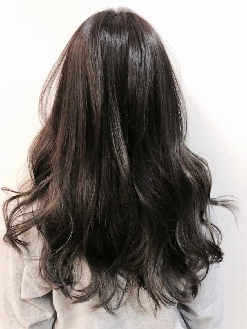 ロング カラー グレージュ ハイライトカラー ハイライト 下田 来美のヘアスタイル