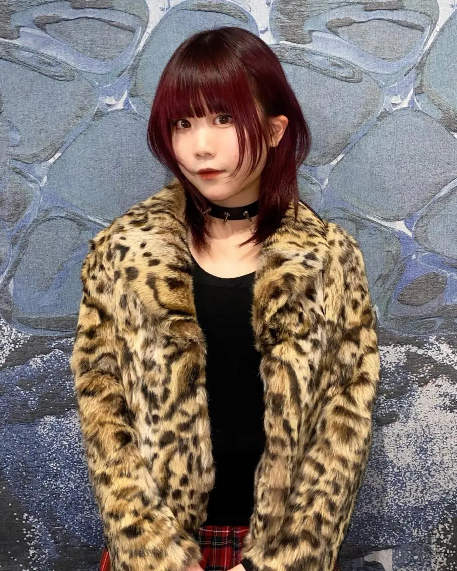 ミディアム カラー レッドカラー 顔周りカット ウルフカット モデル募集中!ミカのヘアスタイル
