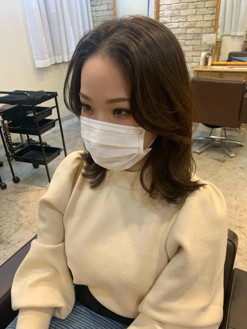 ミディアム カラー 顔周りカット 韓国風ヘア 外ハネヘア 韓国🇰🇷髪質改善 Chisaki치사키のヘアスタイル