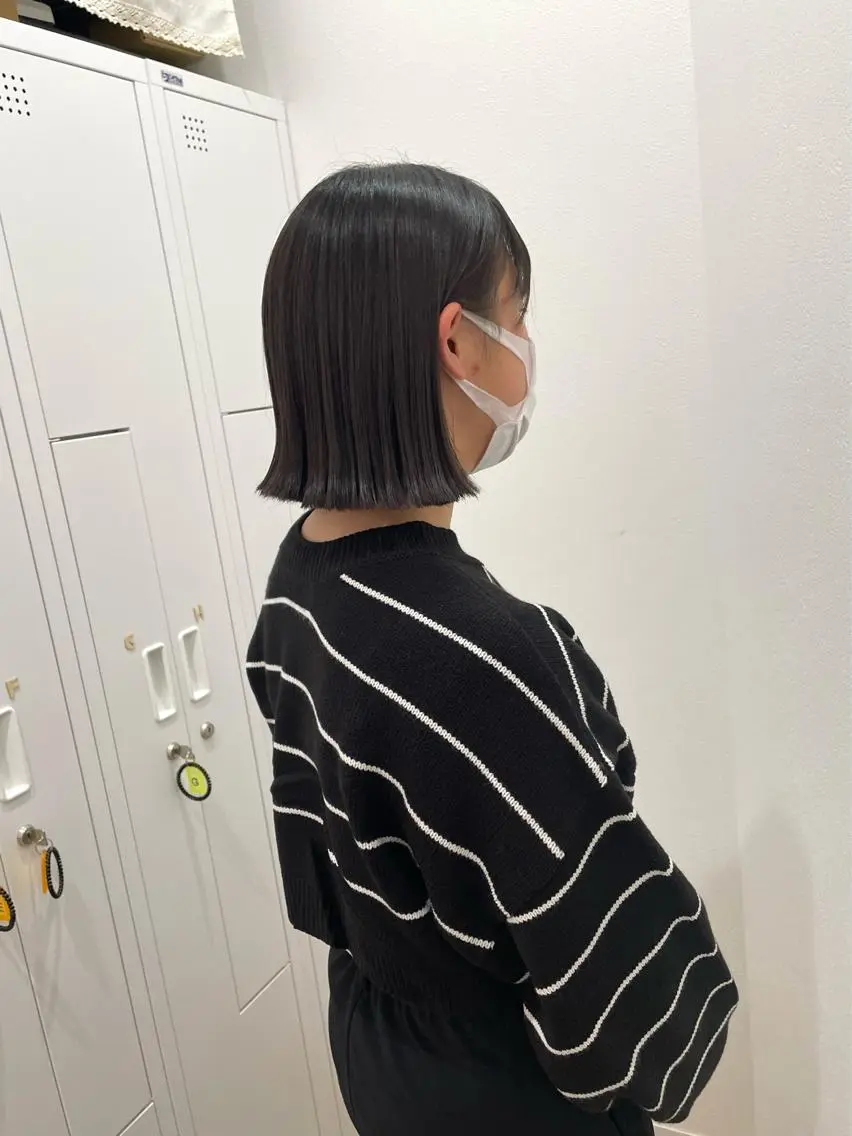 ミディアム カラー ボブ 外ハネヘア カット トリートメント 山本 愛永のヘアスタイル