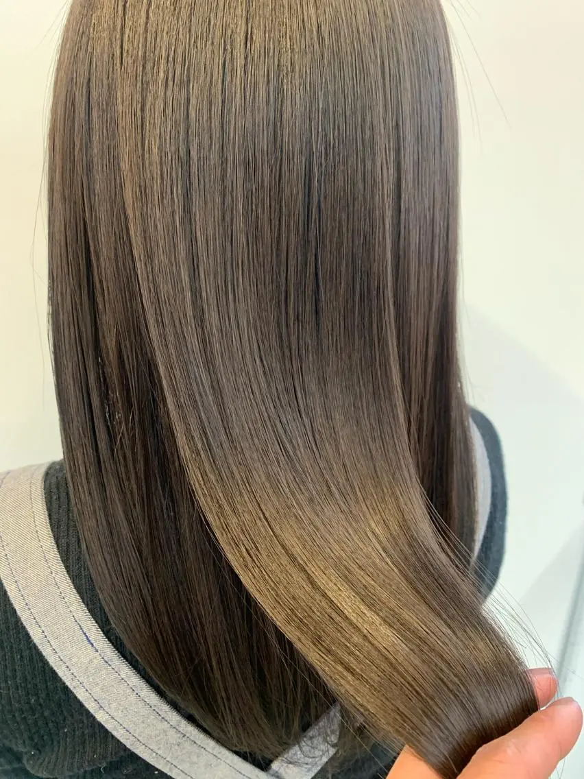 ミディアム カラー ミディアムパーマ ブリーチ トリートメント トップ スタイリストのヘアスタイル