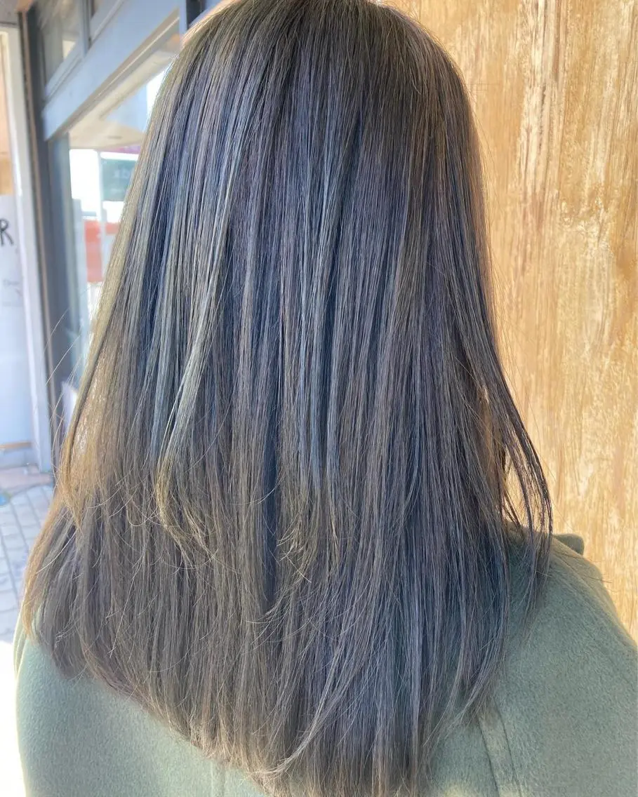 セミロング カラー 透明感カラー カット ヘアカラー トリートメント 三島 有佳里のヘアスタイル