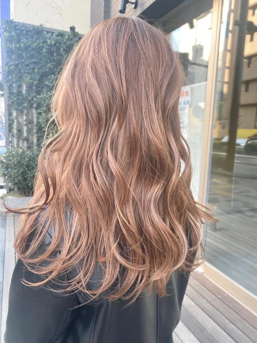 ロング カラー ヘアアレンジ ベージュカラー ハイライトカラー ラテベージュ ハイライト La.miu 八王子のヘアスタイル