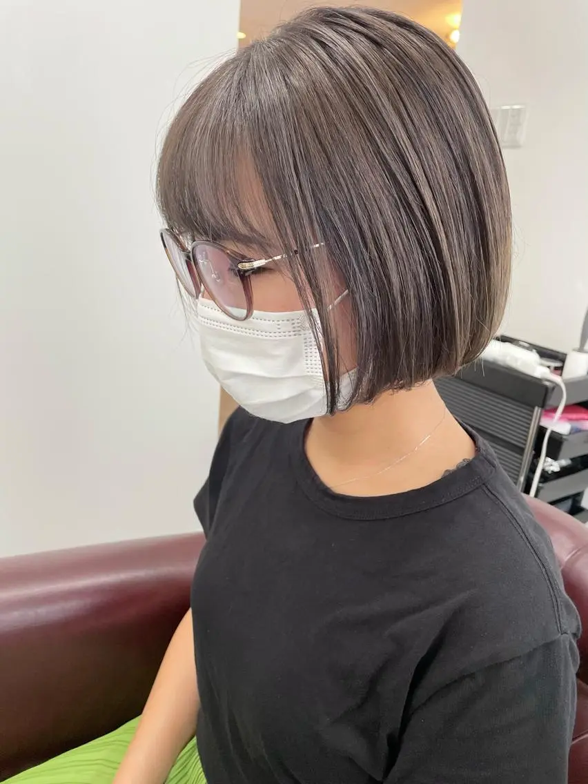 ショート カラー グレージュ ボブ レイヤーカット/透明 感カラー🩵中村友美のヘアスタイル